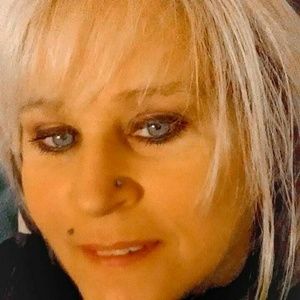 Meet your Posher, Lorie j